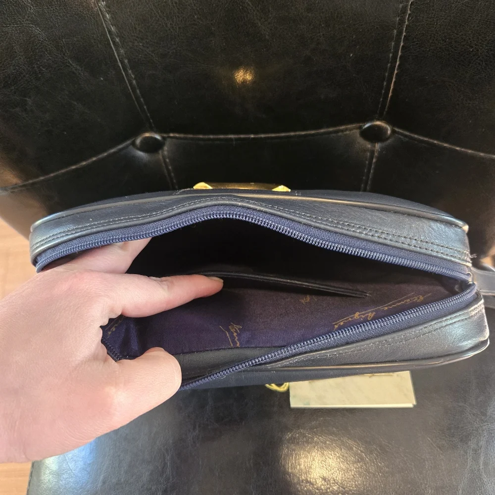 Etienne Aigner Navy Leather Bag with Gold Details - Picture 9 of 9